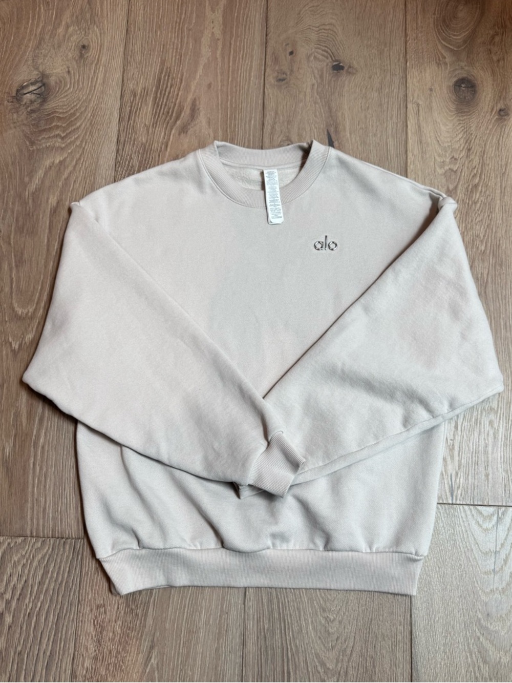 ALO Yoga Accolade Sweatshirt - Picture 3 of 6